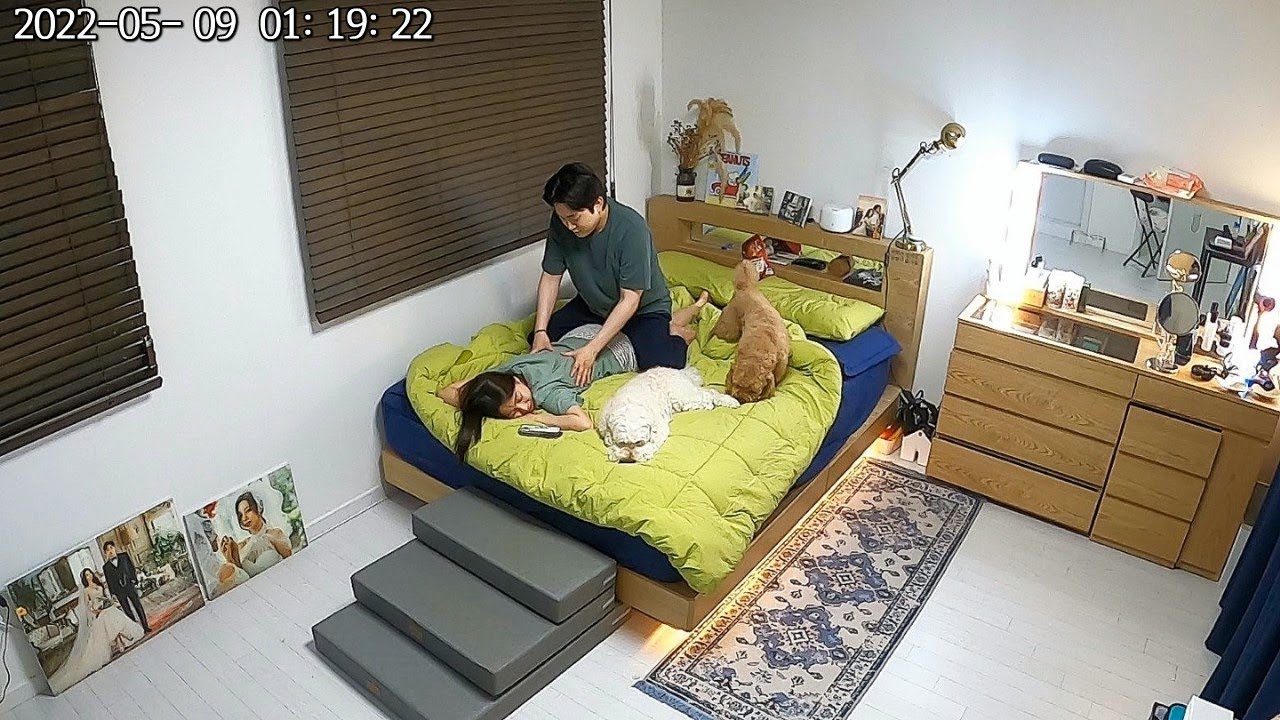 увидели нашу пару на CCTV.