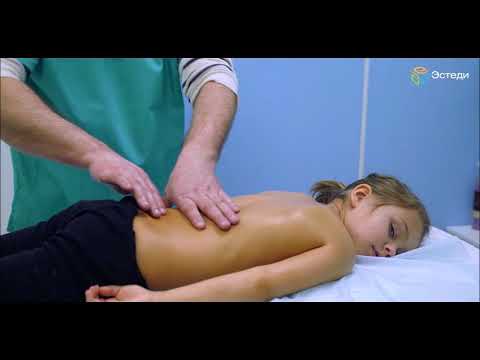 Дети у массажиста. Массаж в детском санатории. Массаж детям. Массаж девочке видео. Массаж в детском санатории.