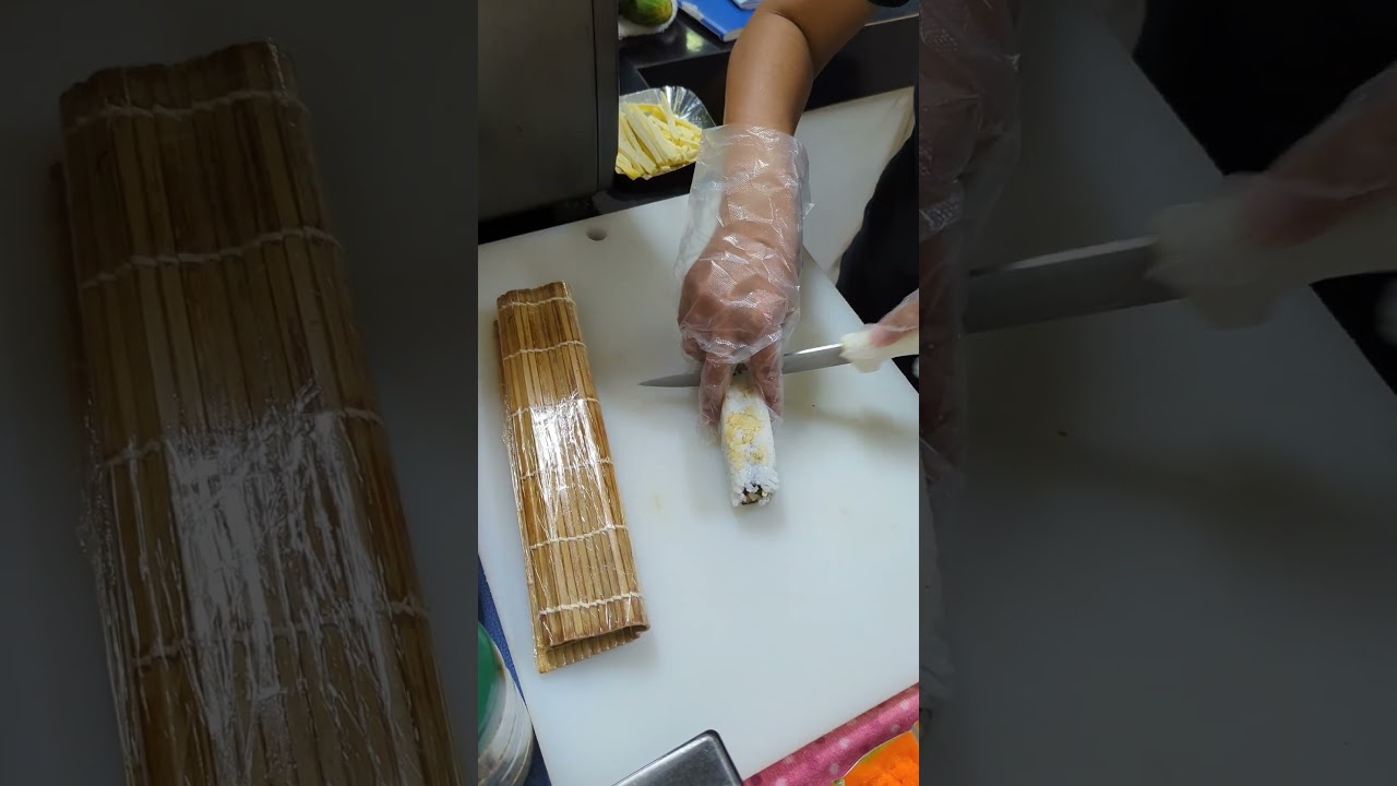This is How to Roll Sushi with Bamboo Mat 🇵🇭