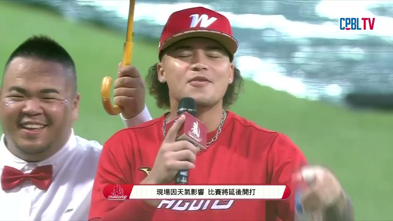 06/16 樂天 VS 味全 賽前，味全因雨延後開始比賽，球員們熱情獻唱活絡現場氣氛！