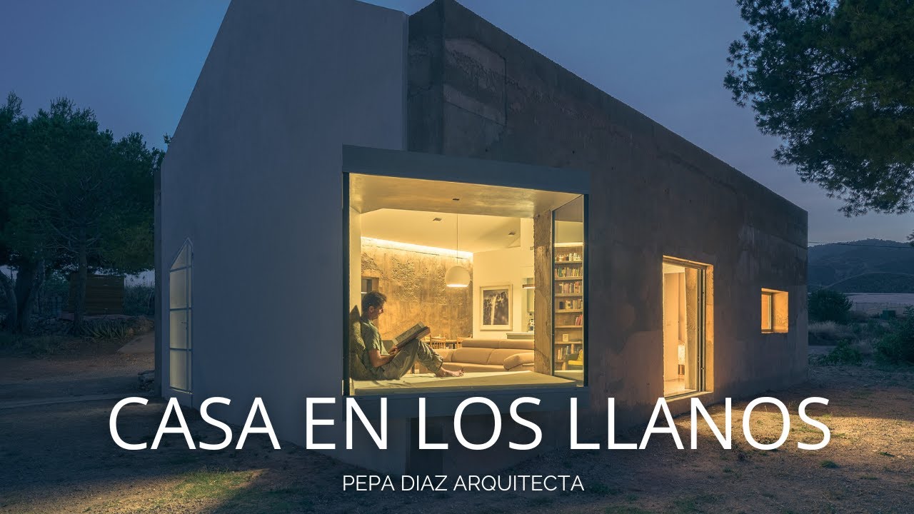Glass Lookout in a Restored Rural House | La casa en Los Llanos 