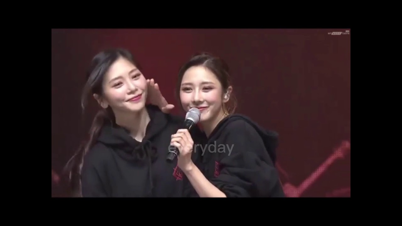 Jiu & Yoohyeon (Jiyoo) 🐶🐰