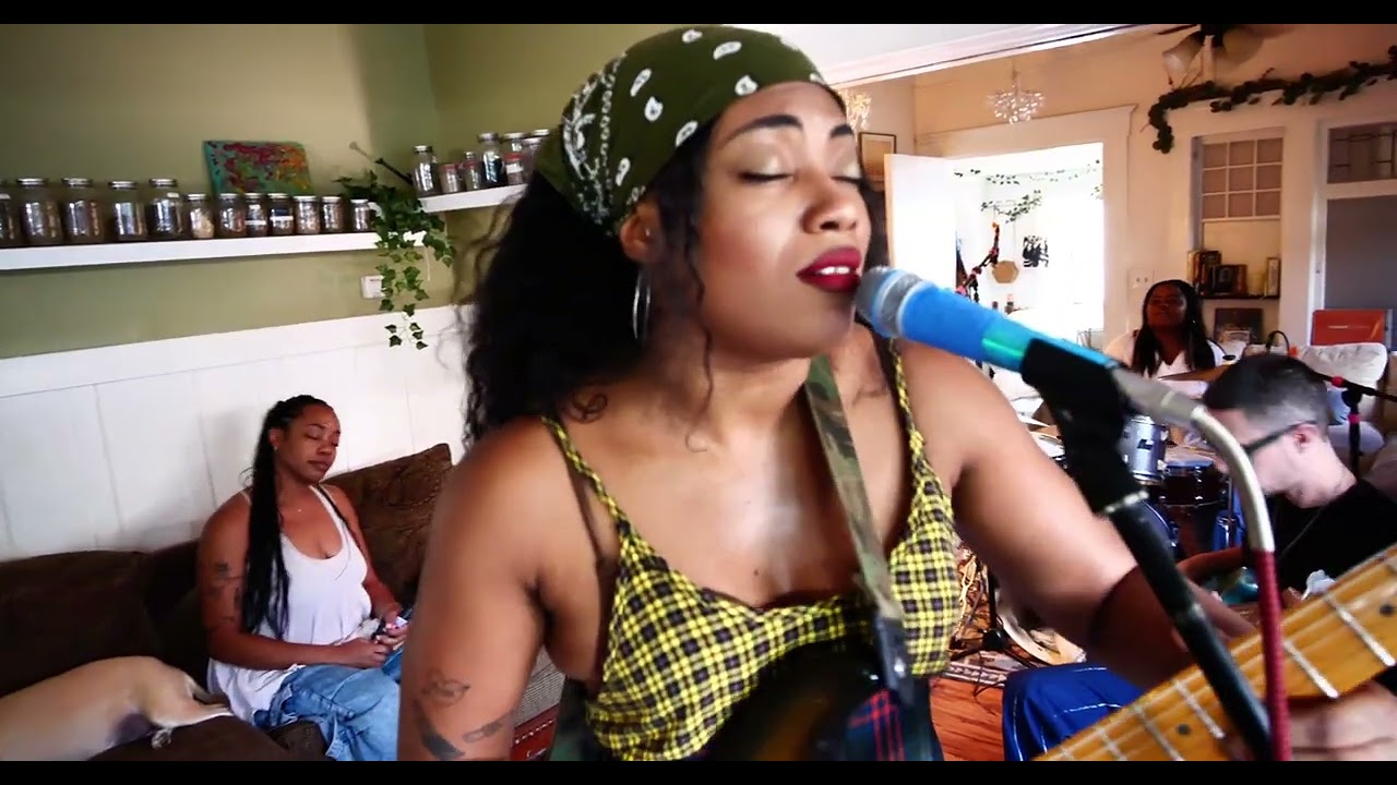 Mira Brittany Campbell - Grudges (Official Live Video) en YouTube Mira Brittany Campbell - Grudges (Official Live Video) en YouTube