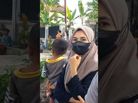 SIAPAKAH DIA SI CEWEK BERMASKER HITAM?