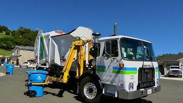 Autocar ACX - Heil CP Python Mini Garbage Truck