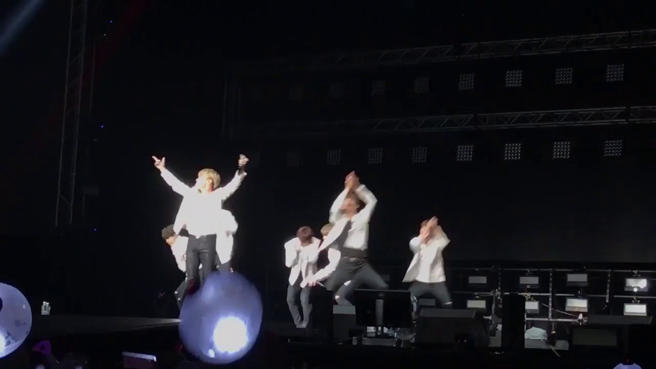[170423] BTS The Wings Tour in Bangkok Day 2 - Am I Wrong Fancam - YouTube