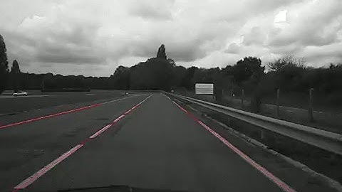 Multi-agent approach for lane detection and tracking