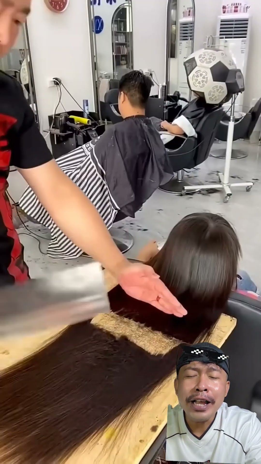 SEREM MOTONG RAMBUT KOK PAKAI PISAU ? #dubbing #funny #shorts