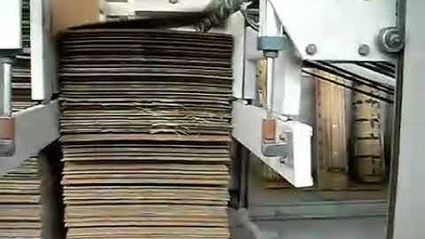 Auto stacker for corrugated cardboard