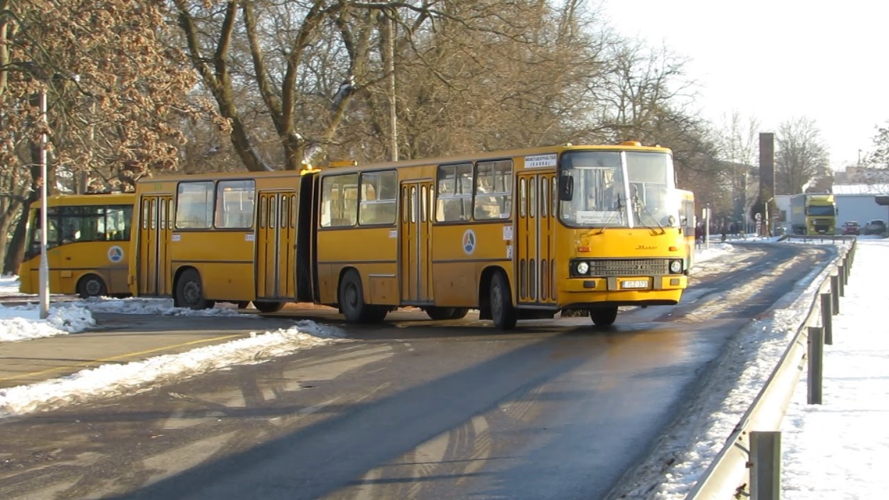 Buszok egy téli napon Nyíregyházán