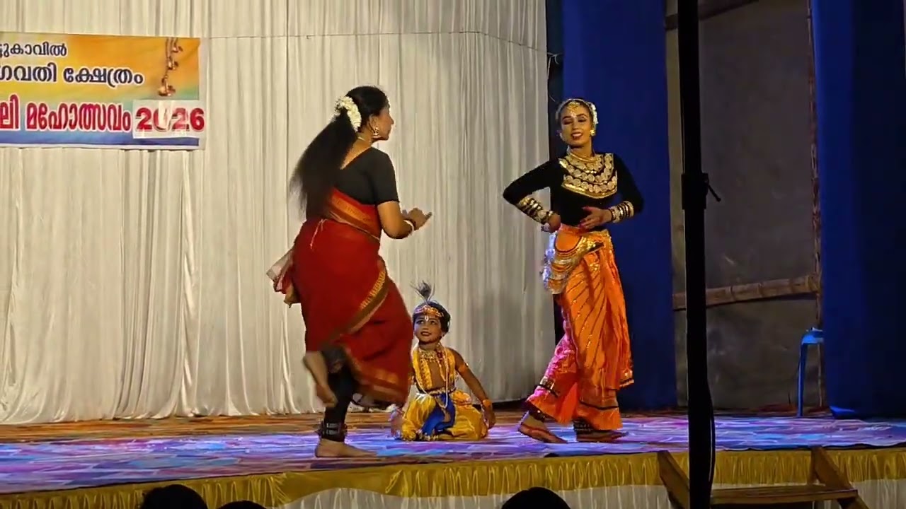 ഞങ്ങളെ കുഞ്ഞൻ ആദ്യമാണ് സ്റ്റേജ് ഇൽ...