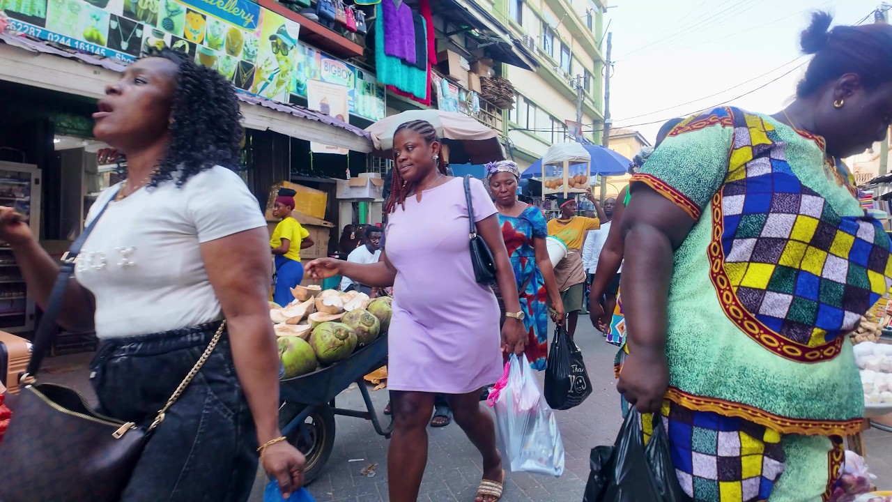 DECEMBER IN AFRICA STREET MARKET GHANA ACCRA MAKOLA