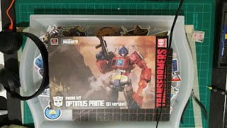 Buildin & Chillin - Flame Toys Optimus Prime (G1)