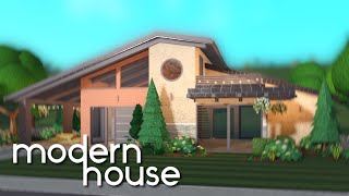 building a modern house with the new bloxburg items with Frenchrxses