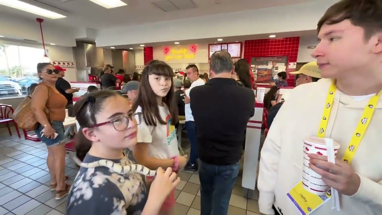 Minita no dejaba de ver a Snacky🤣😍