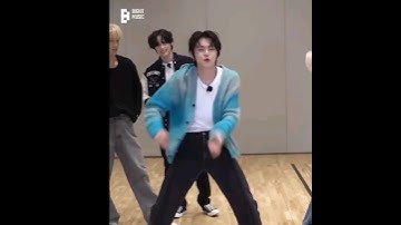 Both are dancing but soobin can only see  yeonjun ❤️ #yeonbin #txt #youtubeshorts #shorts