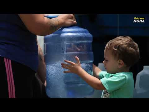 "La cosa está difícil pero no nos quitamos", dice padre de familia que no tiene agua