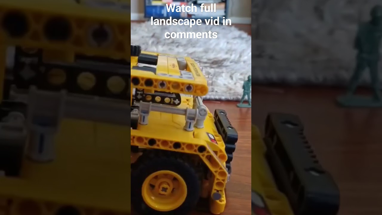 tan soldiers steal alien item from green base 