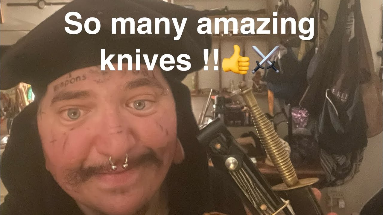 Посмотрите на некоторые из моих ножей и кинжалов.