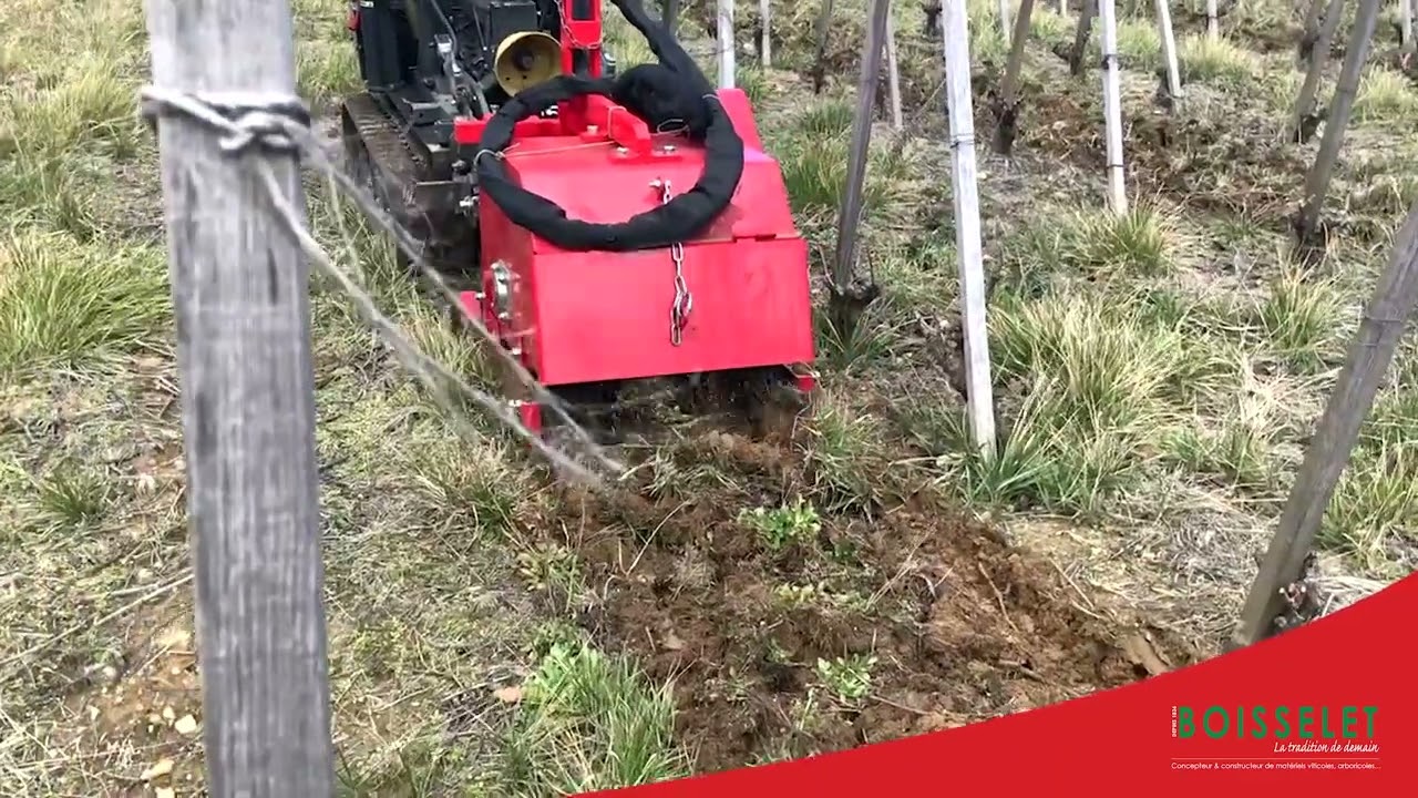 Bêche rotative sur chenillard