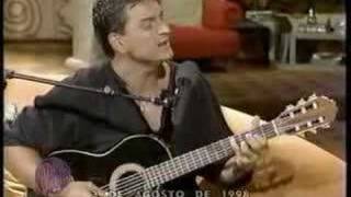 Ricardo Arjona improvisando chords