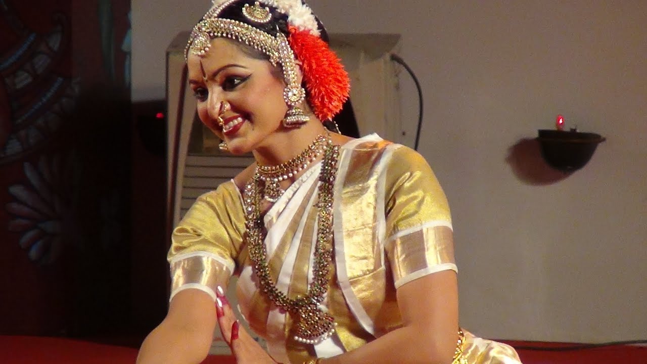 Manju Warrier performing Kuchipudi at Nishagandhi Festival(2), Thiruvananthapuram.