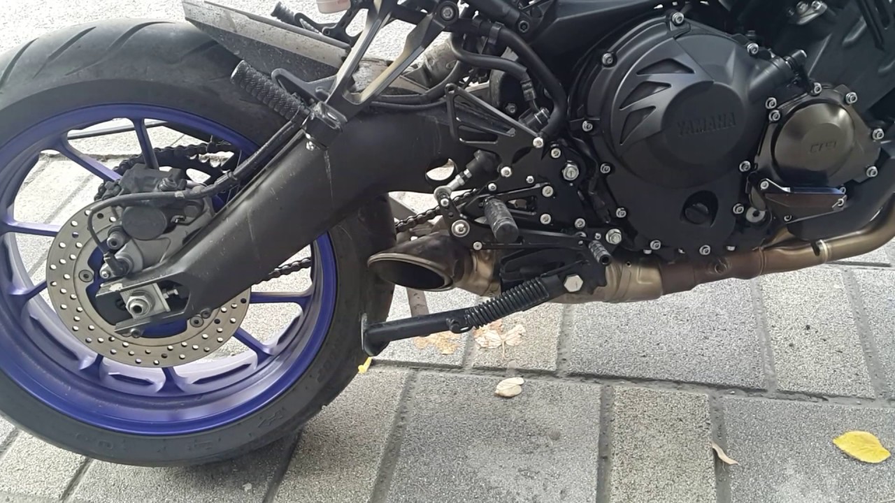 Yamaha MT09 Tracer. Akrapovic on flames