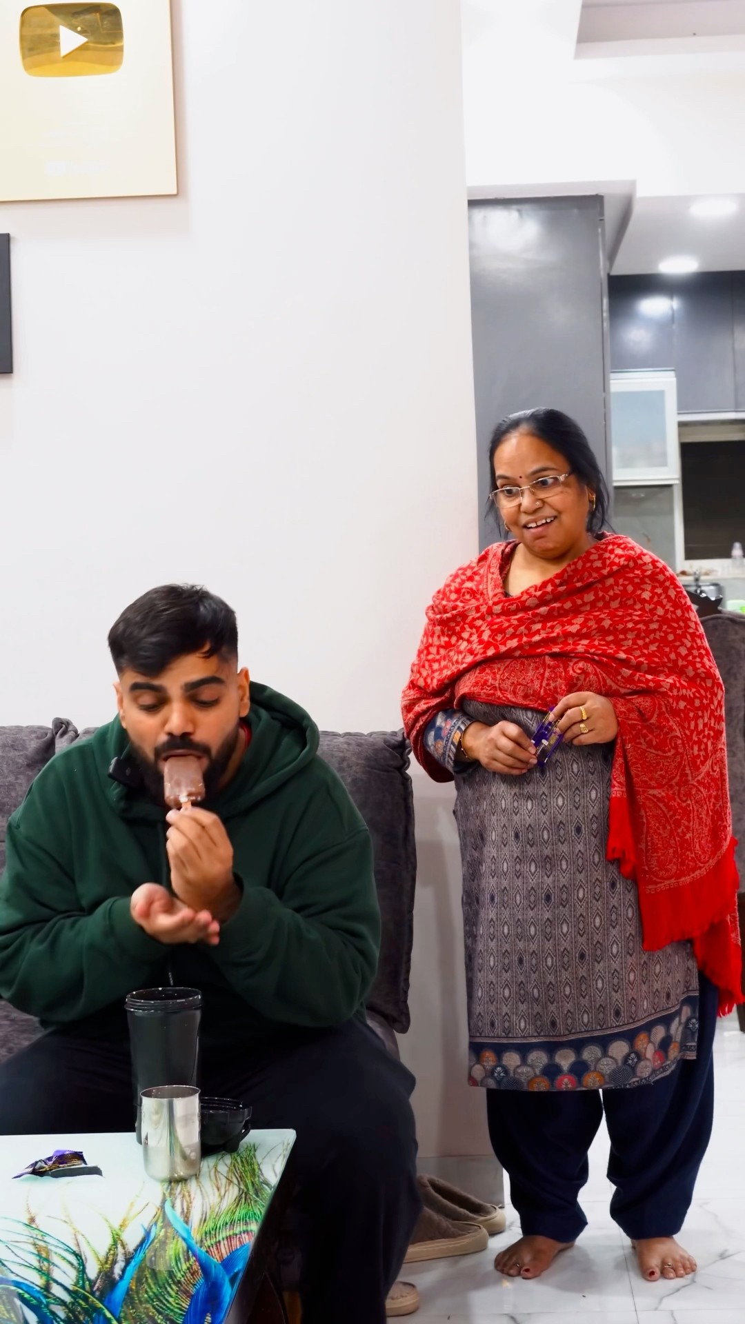 Gaurav nai to mummy ko ghuma diya #shorts #gauravaroravlogs #youtubeshorts