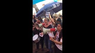 Mulheres vão às ruas contra Bolsonaro; no Rio, manifestantes defendem candidato