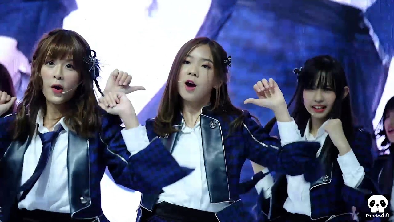 [Fancam]180408 คุกกี้เสี่ยงทาย Pun BNK48 Mobile BNK48 @ Bangkok International Motor Show