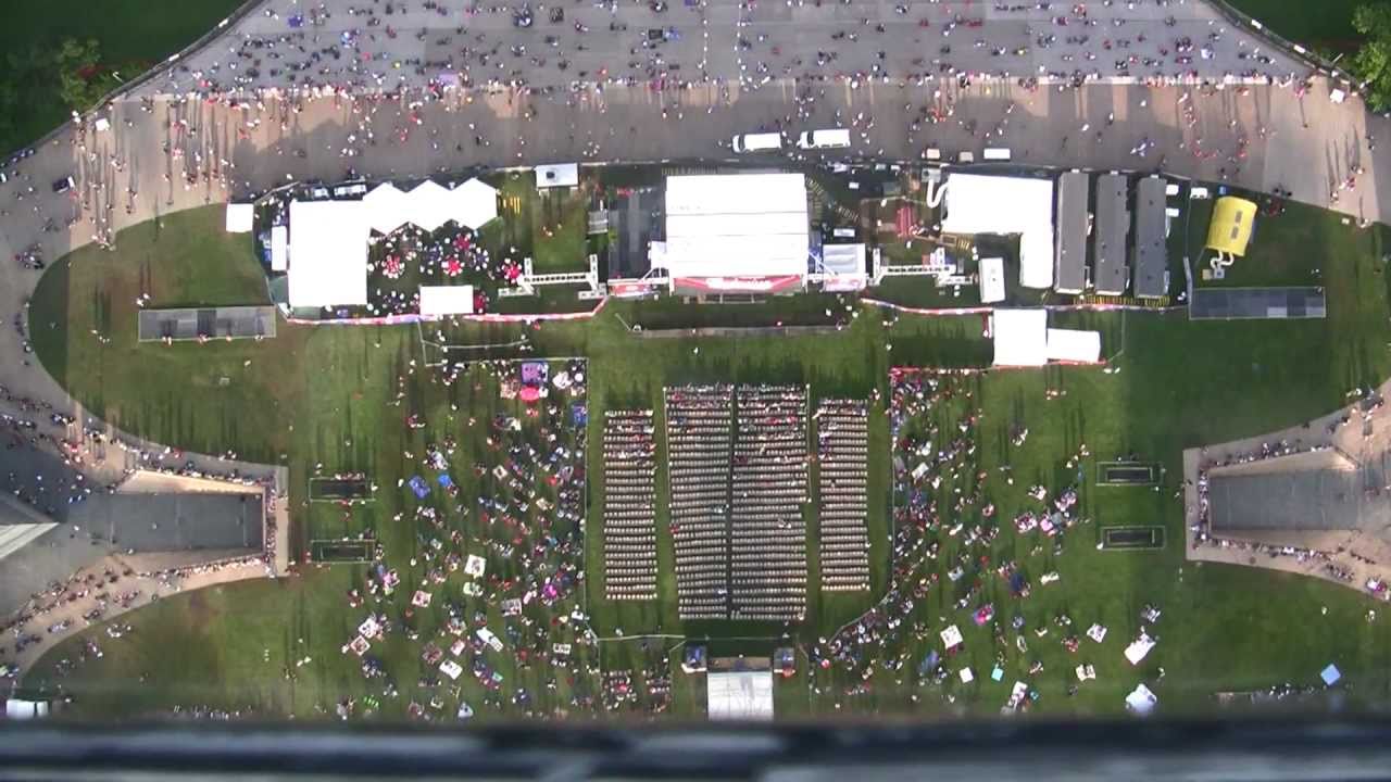 Looking down from 630 feet up in the St Louis Gateway Arch (testing zoom and autofocus) - YouTube