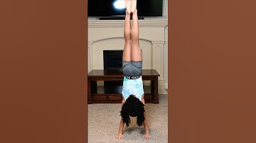 Master the Handstand! 💪 3 Essential Strength Exercises with Chloe