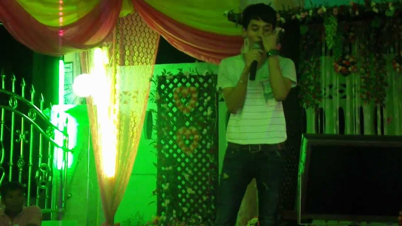 พี่เอส  ร้องเพลง