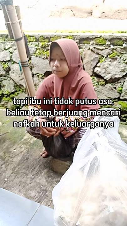 Terharu dengan kekurangannya ibu ini masih mencari nafkah #shorts #short #streetfood #viralvideo