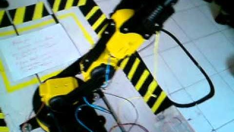 BRAZO ROBOT CONTROLADO DESDE LABVIEW BY LEANDRO T.X.
