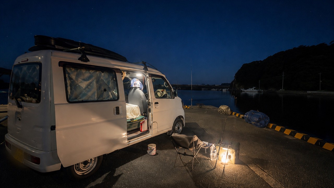 24 Hours Camping and Catching Fish in a Japanese Fishing Village with my Kei Van