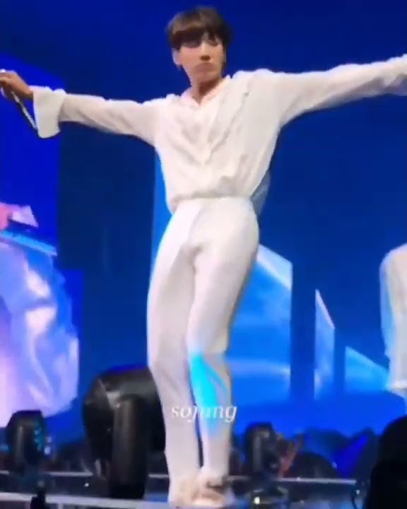 BTS Jungkook's big 🍆🔞 (try not to look down)🔞