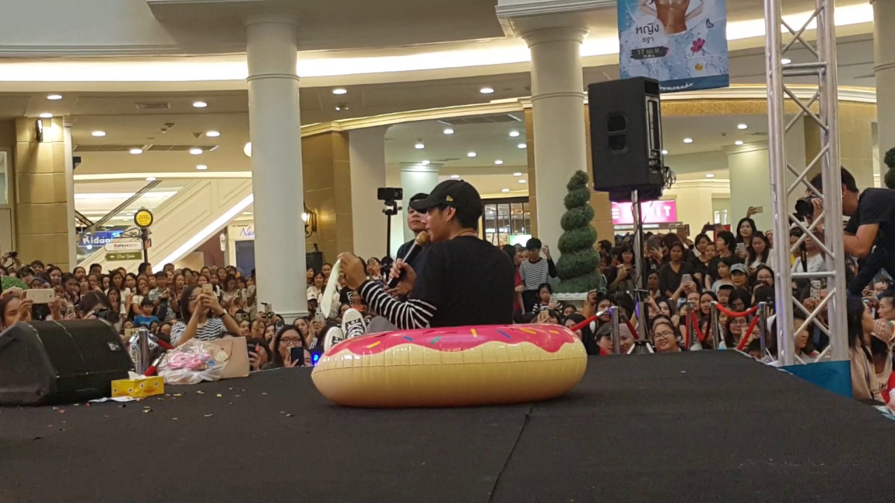 [2/5] 230417 เป๊ก ผลิตโชค :,ใจหนึ่งก็รัก อีกใจก็เจ็บ, อยากให้แววตาฉันเป็นคนอื่น @The Promenade