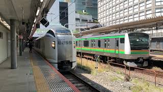 259系Ne018編成特急成田エクスプレス31号成田空港行きが新宿駅5番線を低速で発車This is the Japanese Limited Express Narita Express.