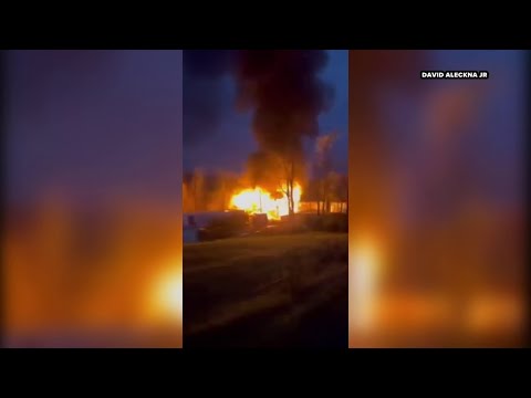 Fire crews respond to blaze in Wayne County - YouTube