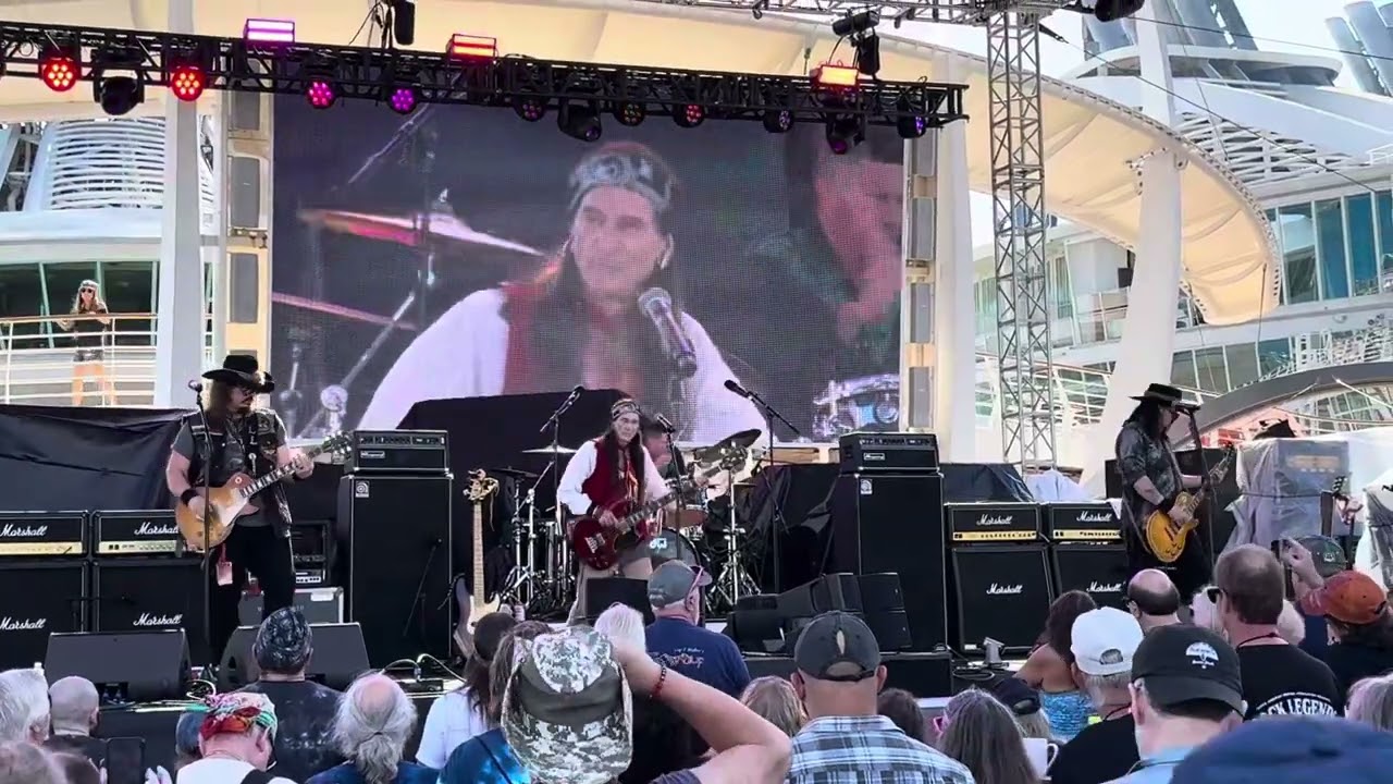 TWO WOLF - Wishing Well - Rock Legends Cruise XII