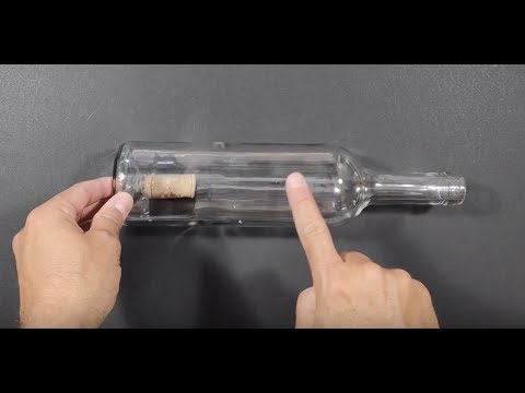 Como sacar un corcho de una botella de cristal.