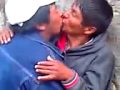#VIDEO Borrachos Besandose