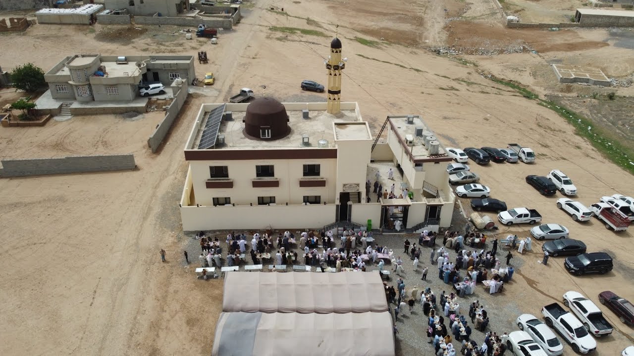 الجانب المرئي لفتتاح جامع طلال محمد طاهر كشمولة في منطقة القوسيات 