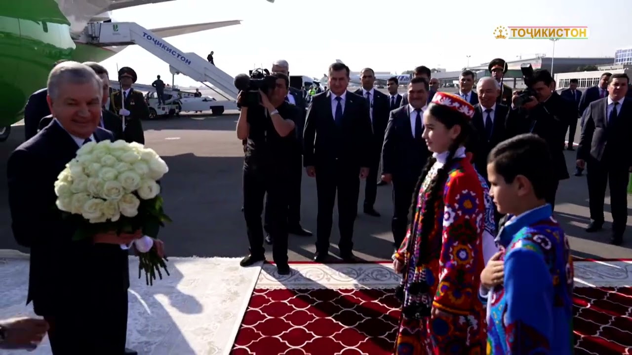 Президенти Ҷумҳурии Узбекистон Шавкат Мирзиёев ба Ҷумҳурии Тоҷикистон ташриф овард.