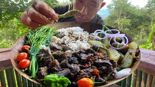 Eat beef innards cook with bitter intestine 