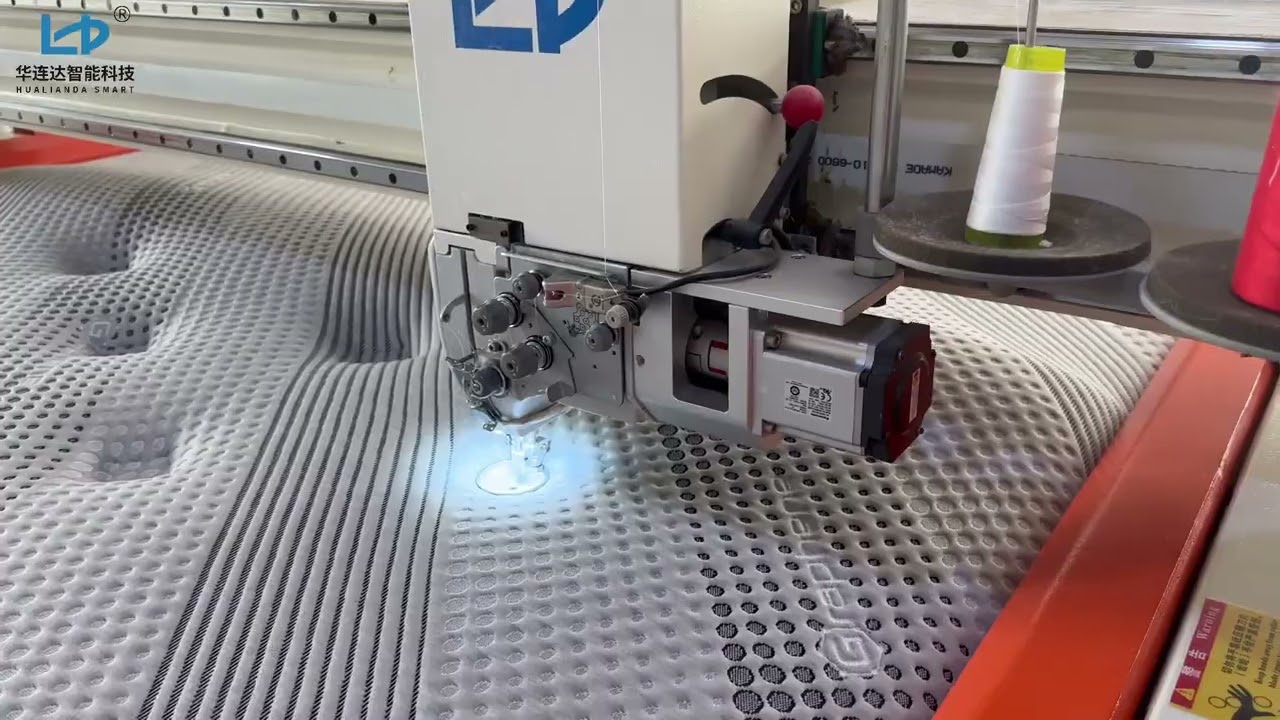 Industrial mattress production automatic shuttle single needle quilting machine（customer factory）
