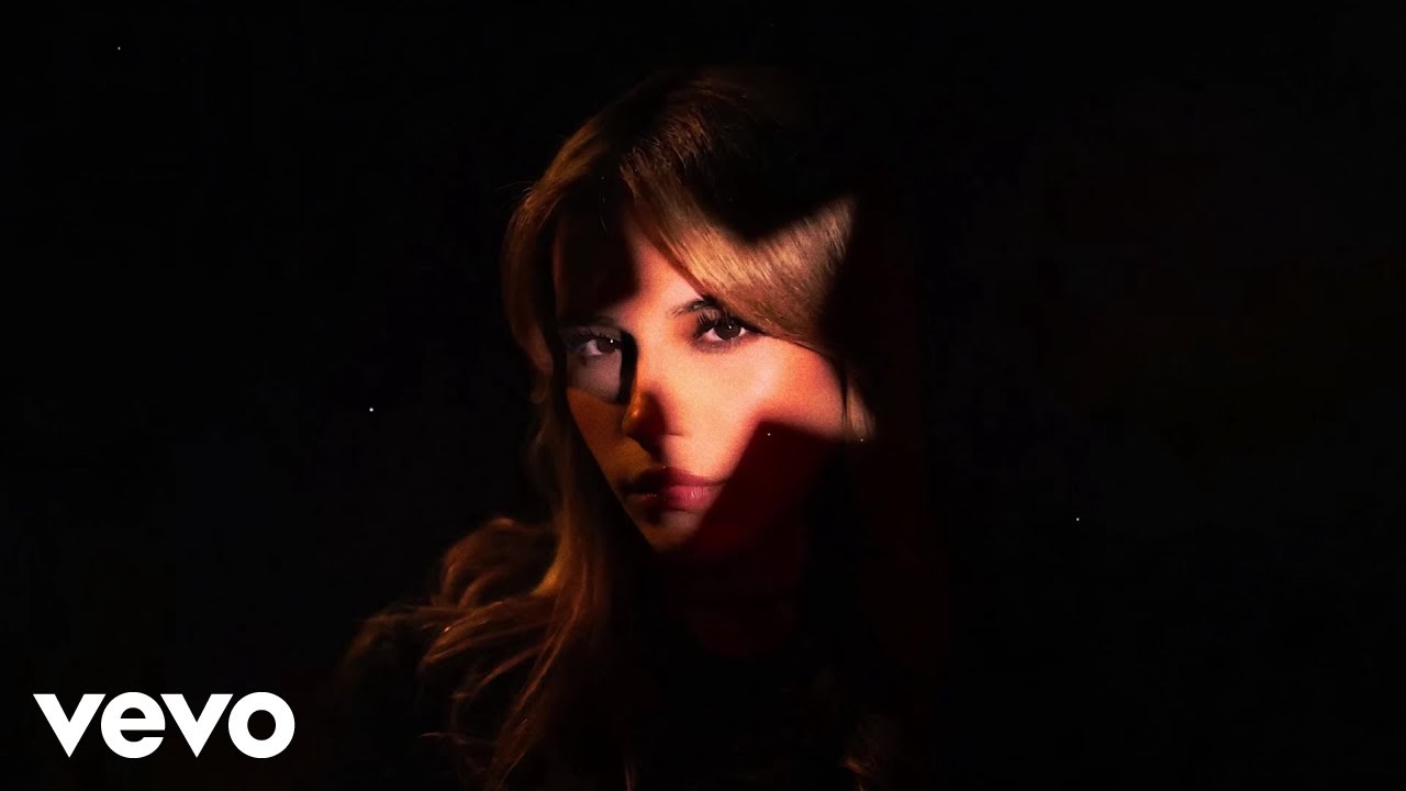 Mar Lara - Hasta Los Cuernos De La Luna (Official Visualizer)