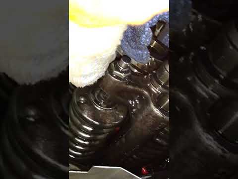 MaK 8M25 Engine Fuel injector removal