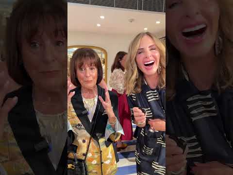 إطلالة اليوم شعر مجعد مجموعة أزياء تريني